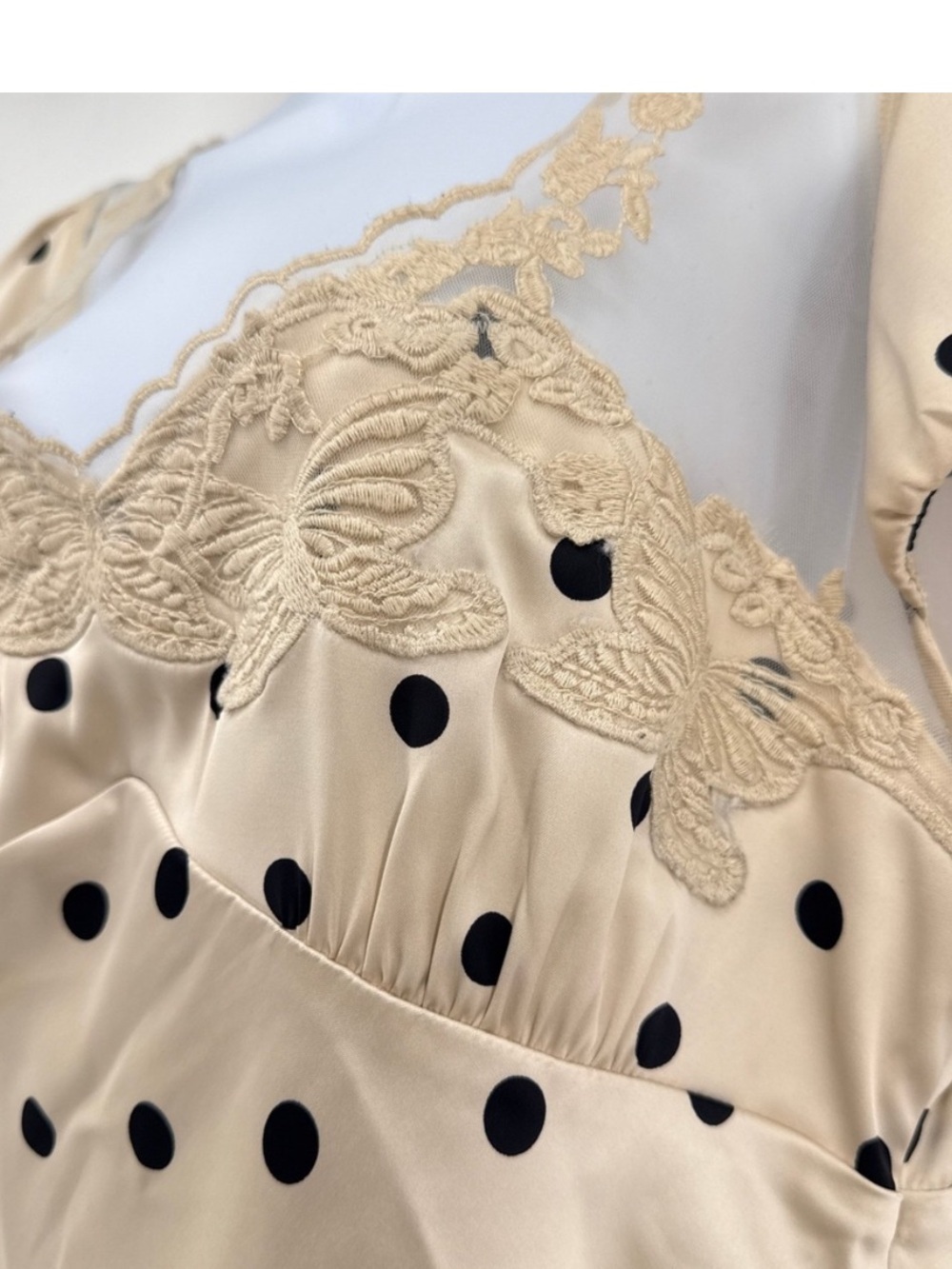 VIRAL NEW CAMILA COELHO POLKA DOT BUTTERFLY LACE DETALS DRESS M
🚨NO DISCOUNT - Picture 9 of 16